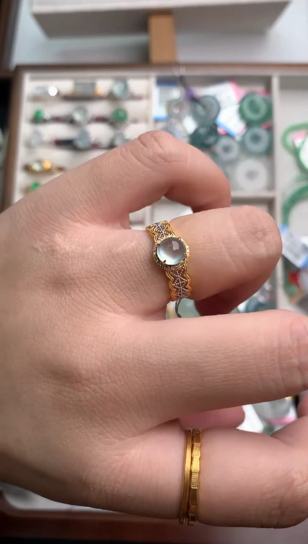 18K金镶嵌挂件翡翠一