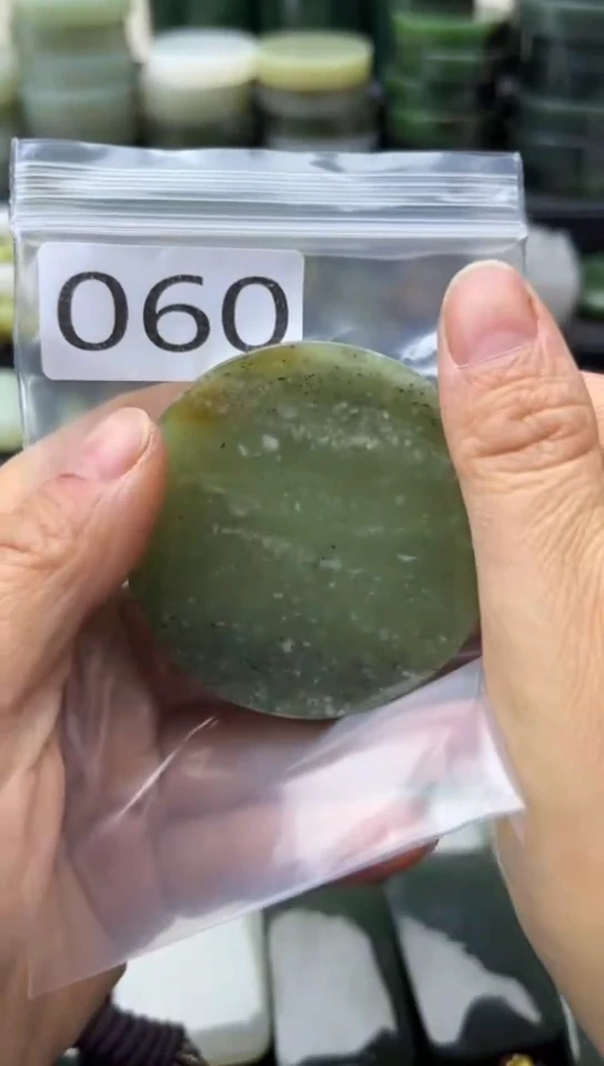 未镶嵌和田玉珠宝半成品镯芯