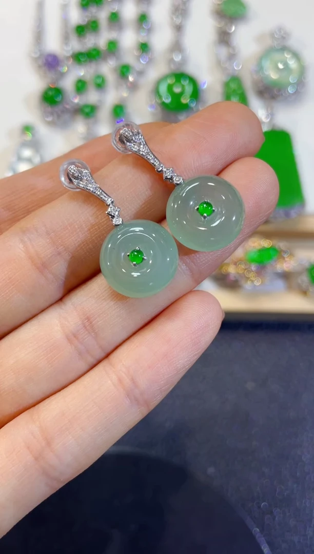 颈饰18K金镶嵌翡翠团购5