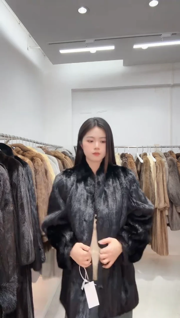 反季买皮草别墅靠大海