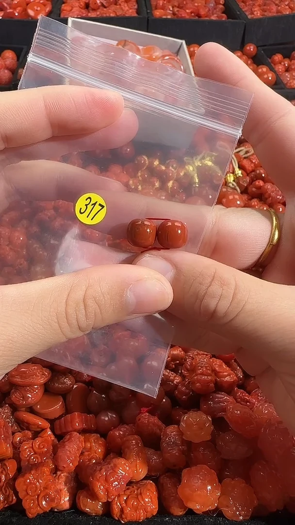 颈饰未镶嵌南红玛瑙1