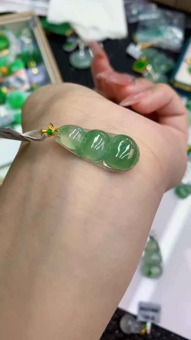 翡翠18K金镶嵌吊坠(不含链)1