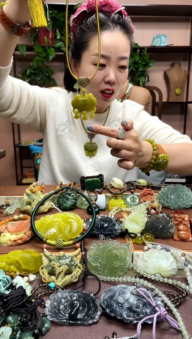 未镶嵌岫玉吊坠多样性发货发其中之一