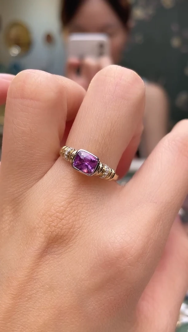 戒指彩色蓝宝石18K金镶嵌无烧主石：1.05ct
