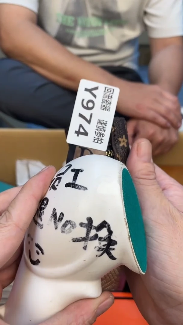 瓷片人***?老崔杂货铺默认微瑕