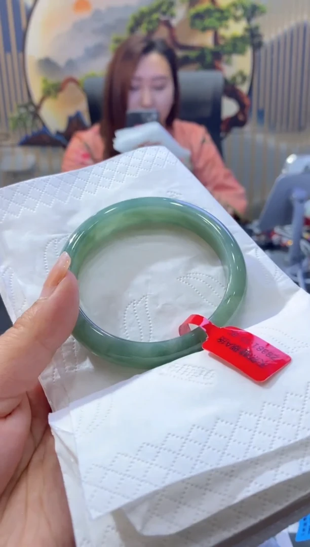 翡翠手镯未镶嵌多人00106