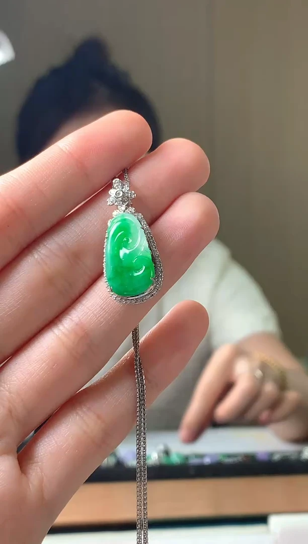 翡翠18K金镶嵌吊坠(赠链)吊坠
