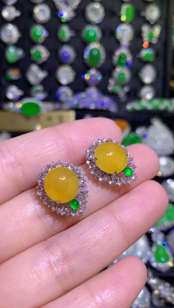 【闪购商品】翡翠耳饰18K金镶嵌高冰黄翡大蛋面耳钉