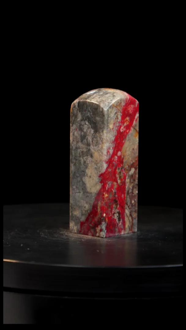 鸡血石牛角鸡血石