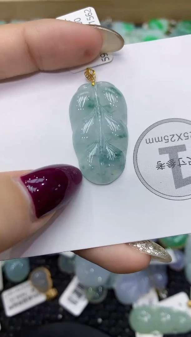 翡翠18K金镶嵌颈饰111111111111