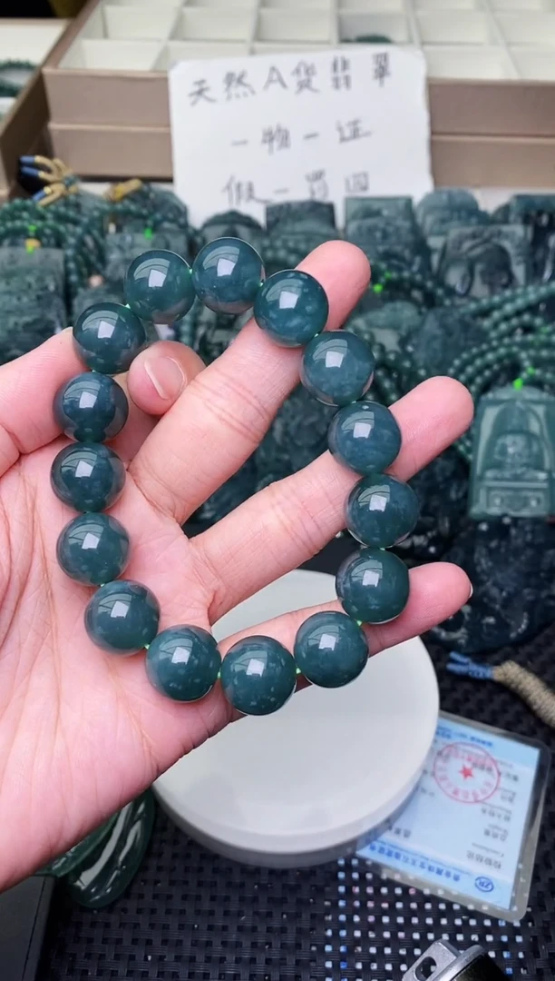 颈饰未镶嵌翡翠