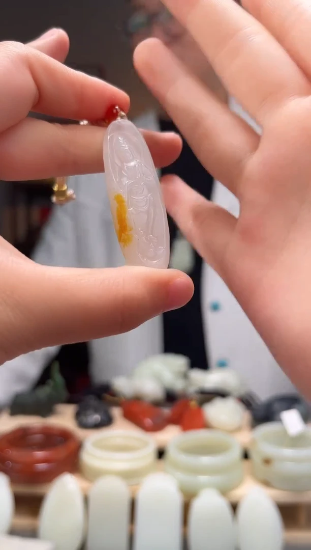 颈饰未镶嵌和田玉吊坠