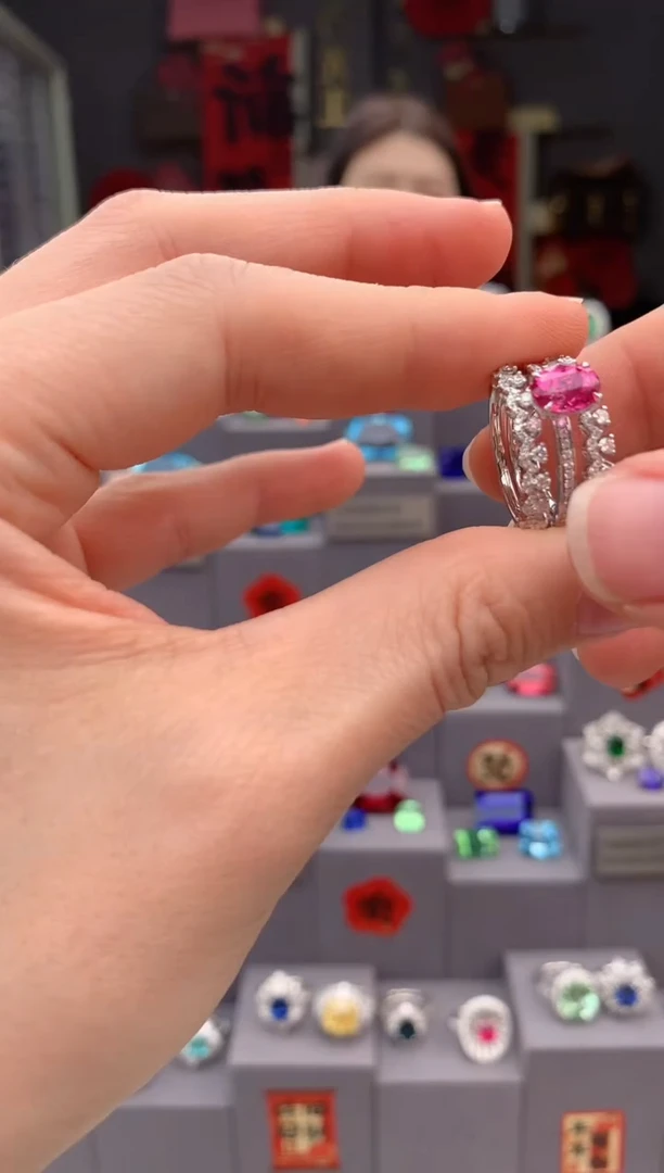 【闪购商品】尖晶石戒指18K金镶嵌1.1cr粉尖晶戒指