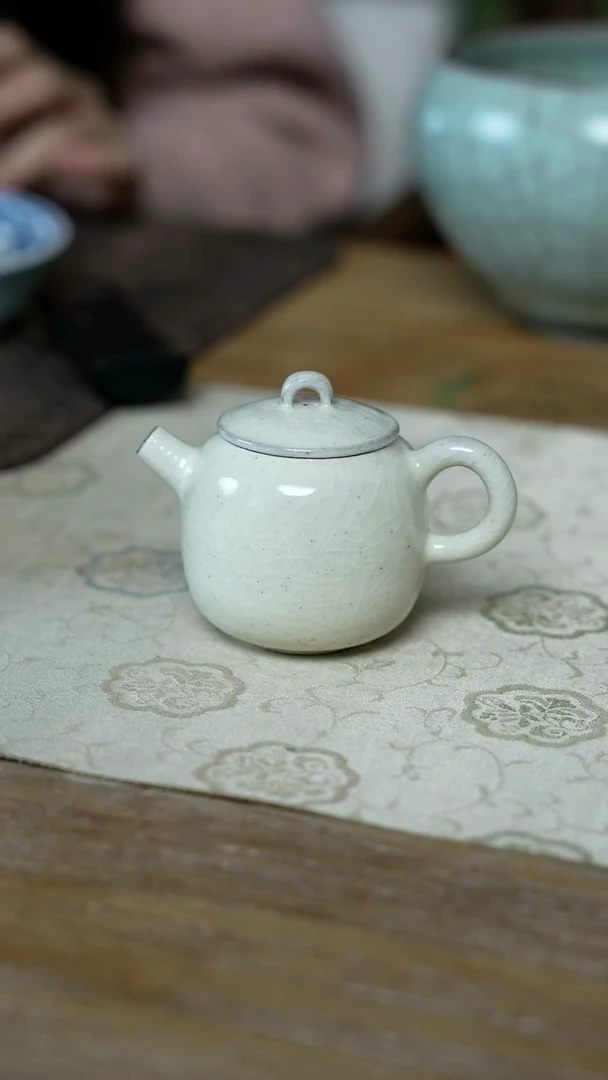 【闪购商品】/C44粉引素面小壶