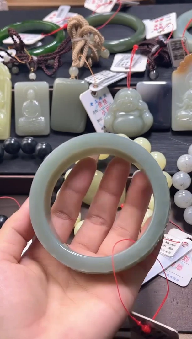 未镶嵌手镯和田玉吐拉牧场 61+圈 小内裂9014557