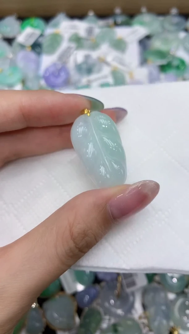 翡翠18K金镶嵌颈饰111111111111
