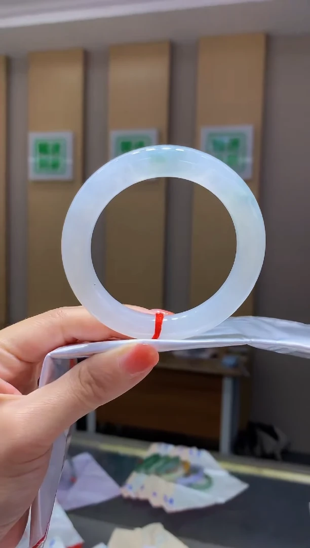 翡翠手镯未镶嵌-Z163圈口56.1