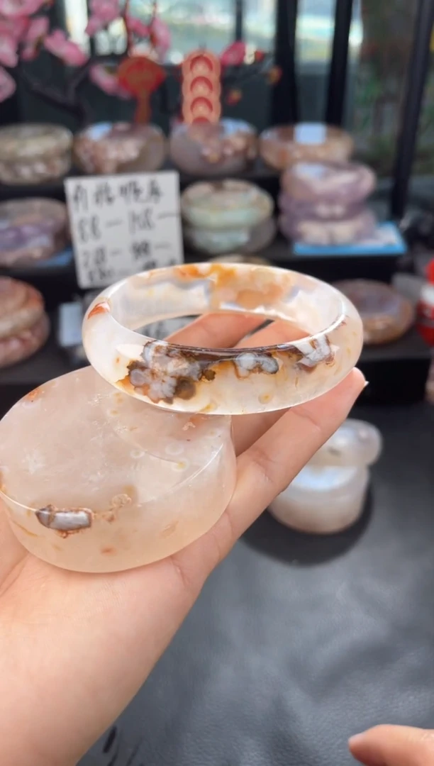 【闪购商品】石英质玉手镯未镶嵌62