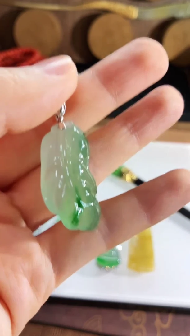 翡翠18K金镶嵌吊坠(不含链)吊坠