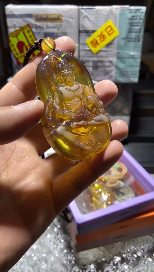 琥珀颈饰未镶嵌不动明王