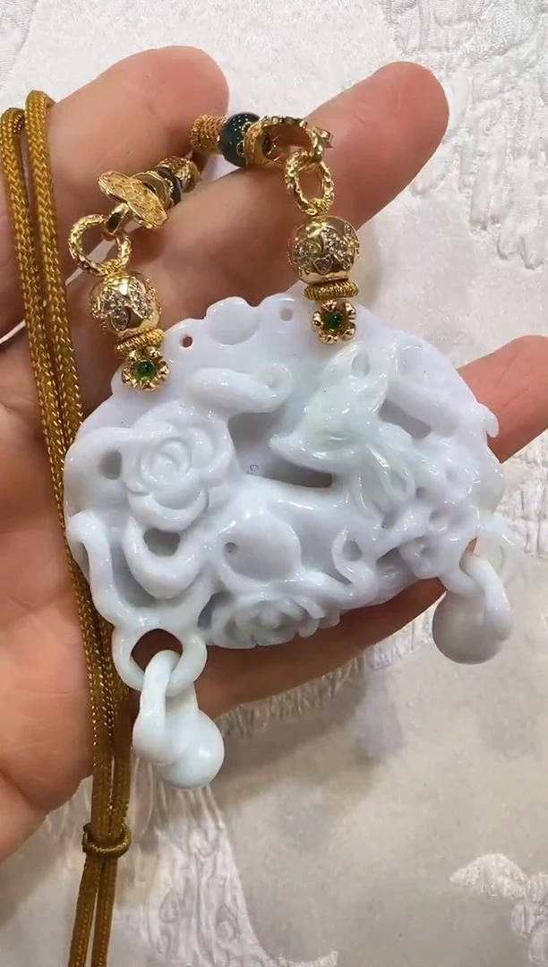 翡翠未镶嵌颈饰国风