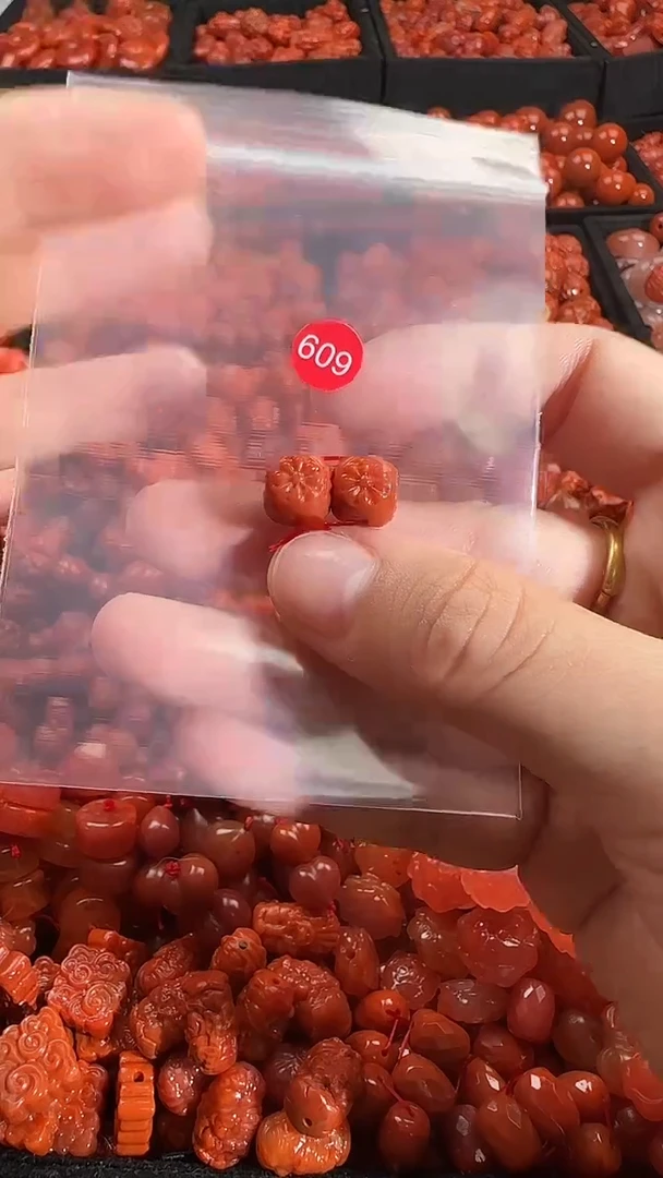 颈饰未镶嵌南红玛瑙1