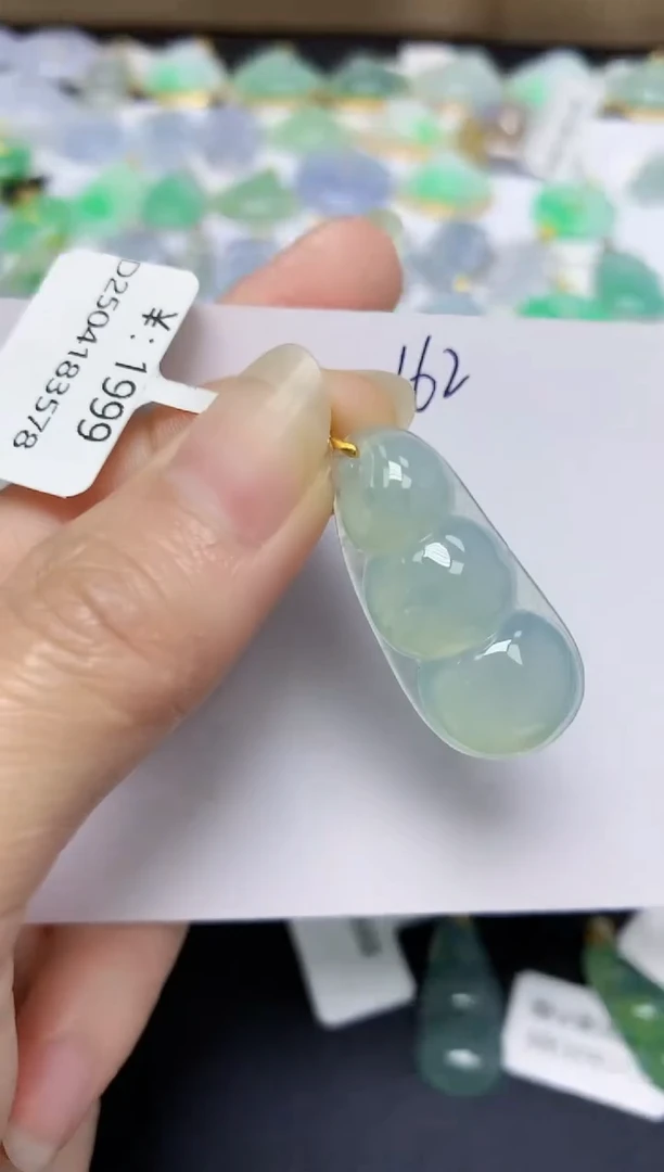 翡翠18K金镶嵌颈饰 天然翡翠A货