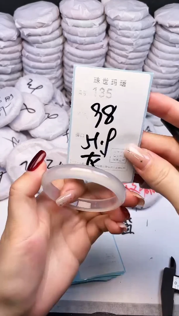 手镯玛瑙/玉髓未镶嵌135