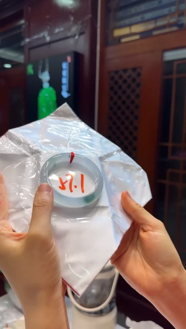 未镶嵌手镯翡翠手镯