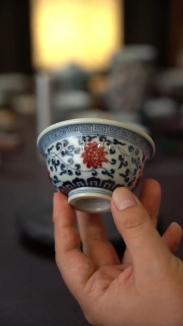 52号景德镇全手工手绘青花釉里红缠枝莲压手杯