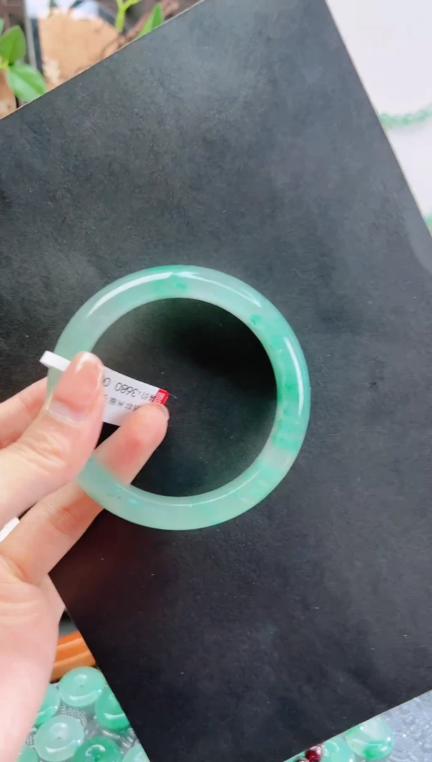 石英质玉手镯未镶嵌天然非洲翠手镯A货