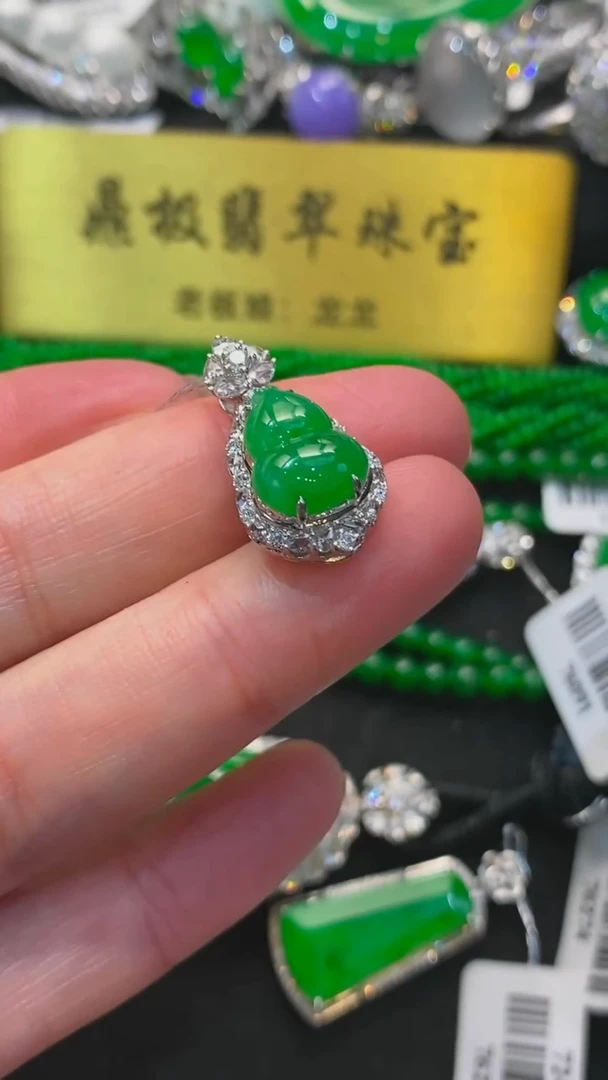 【闪购商品】翡翠颈饰未镶嵌绿葫芦