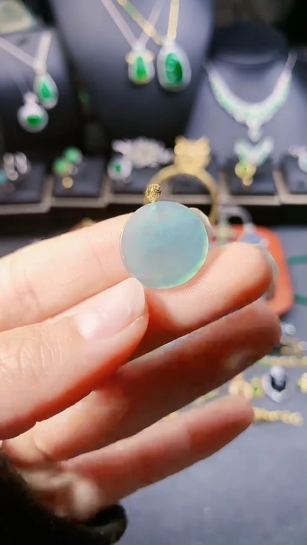 【闪购商品】翡翠吊坠(不含链)18K金镶嵌吊坠