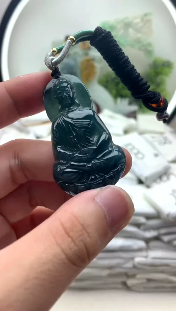 颈饰未镶嵌翡翠大日如来