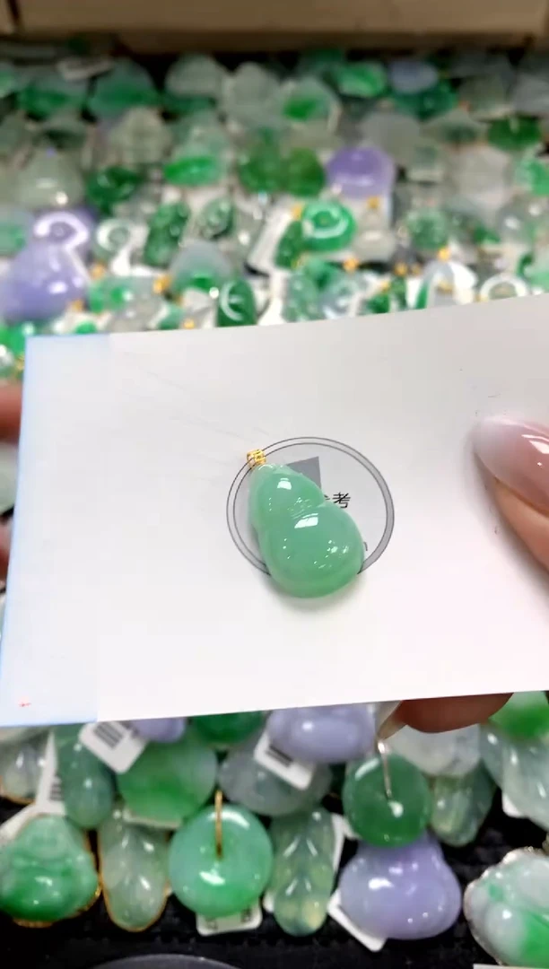 颈饰18K金镶嵌翡翠1111111111111111