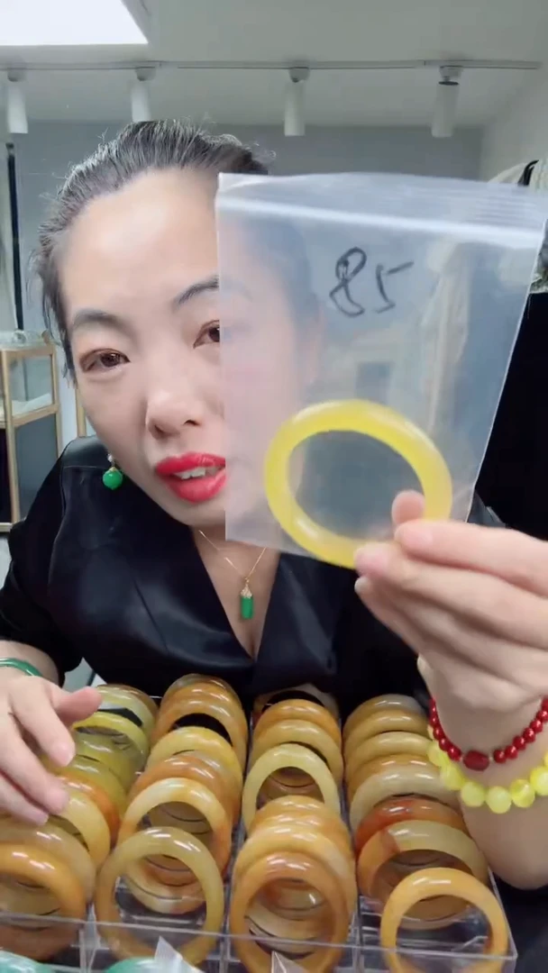 未镶嵌石英质玉（黄龙玉）手镯黄龙玉手镯 57圈口 皮纹微瑕