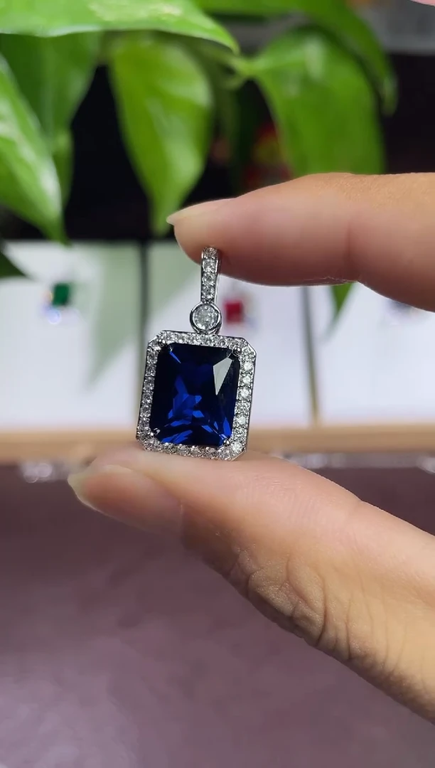 合金颈饰合成钻石蓝宝吊坠