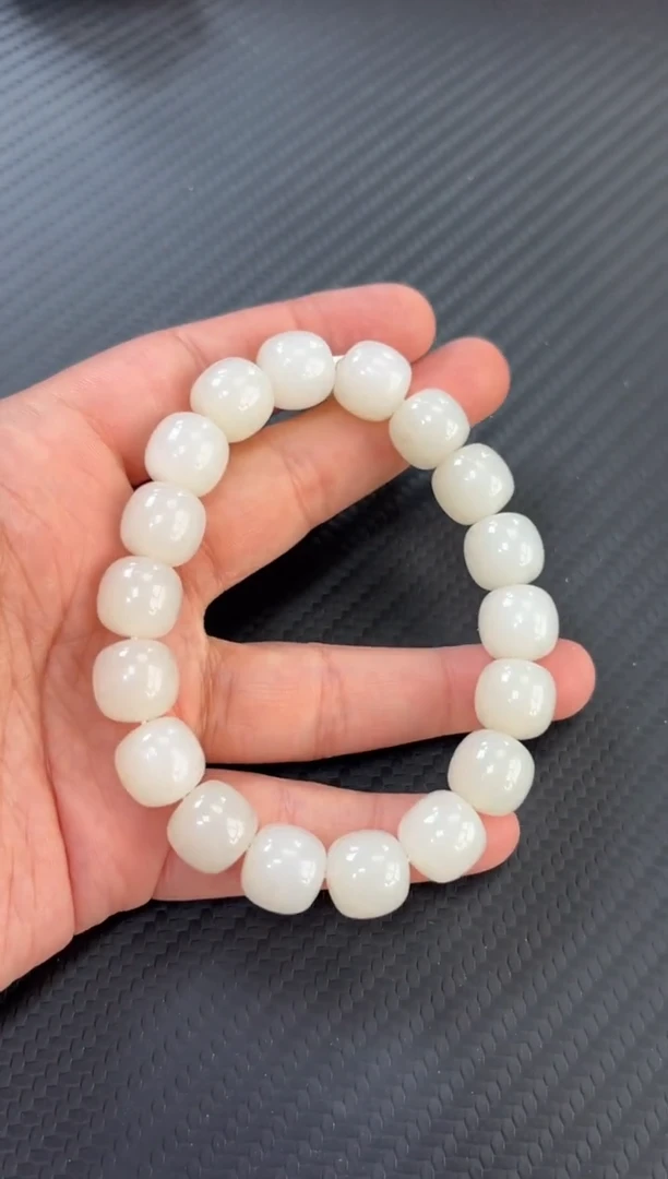 手串未镶嵌和田玉黑山微色差卡12M