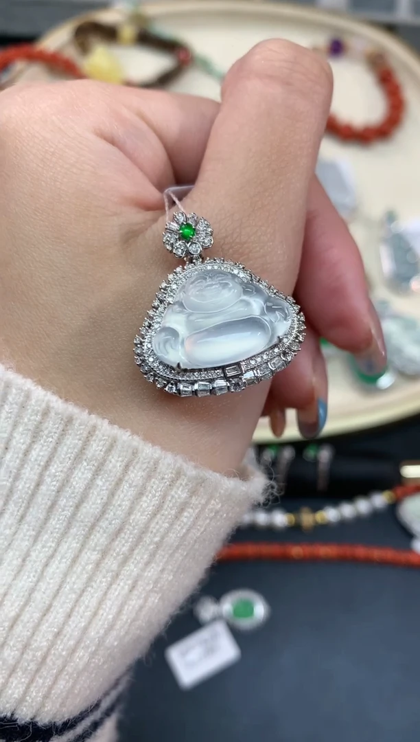 【闪购商品】翡翠吊坠(不含链)18K金镶嵌吊坠A175|13800