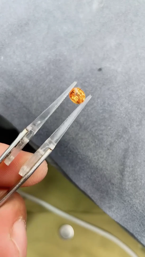 未镶嵌裸石石榴石（芬达石）1.16ct