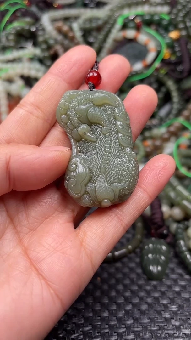颈饰未镶嵌和田玉1