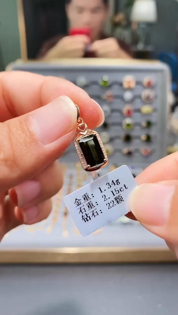 颈饰18K金镶嵌碧玺2.15.