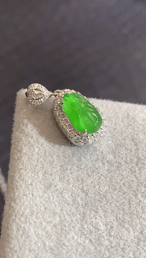 颈饰18K金镶嵌翡翠收到货48小时鉴赏期（超时不退不换）新年配饰