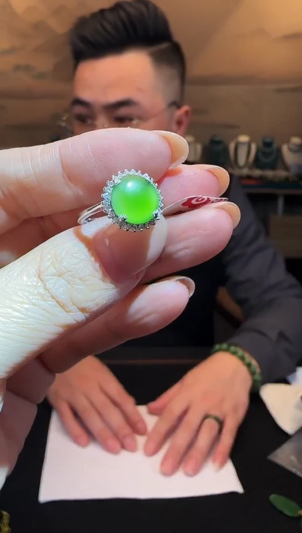 银S925镶嵌戒指和田玉圆蛋面