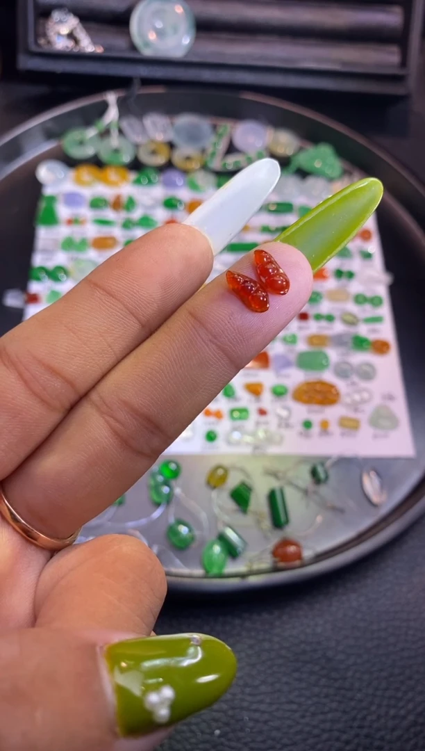 翡翠挂件未镶嵌豆子