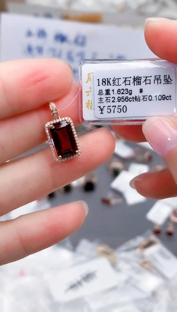 颈饰18K金镶嵌石榴石-专柜-