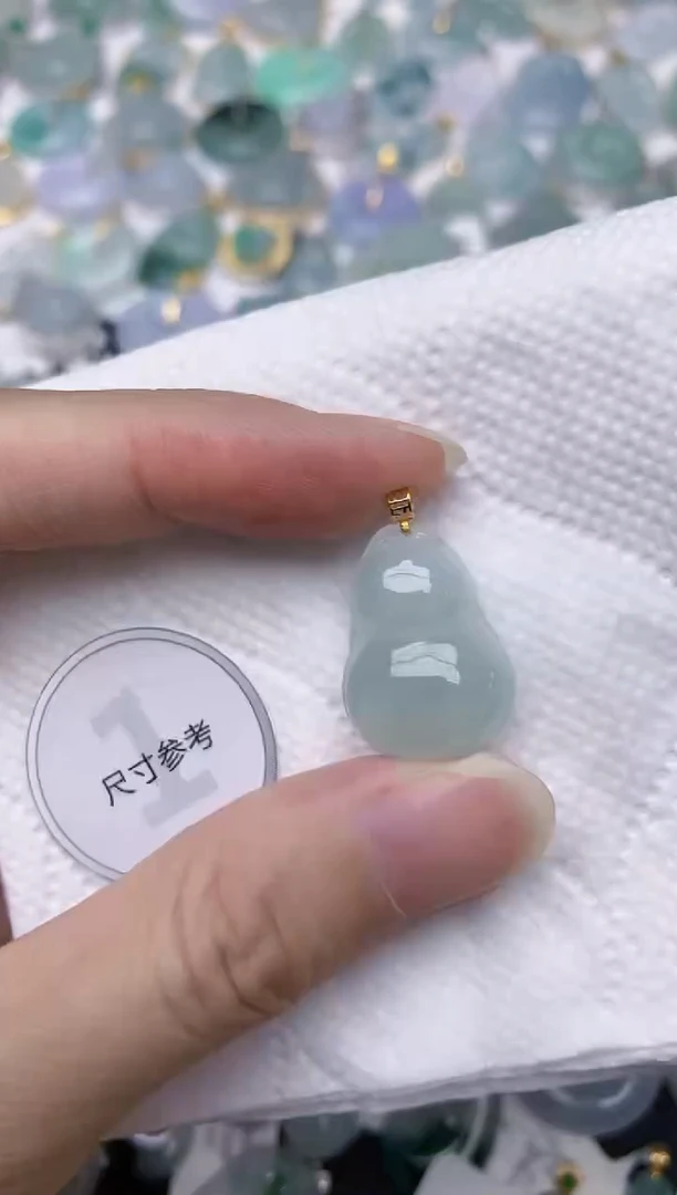 颈饰18K金镶嵌翡翠天然A货翡翠