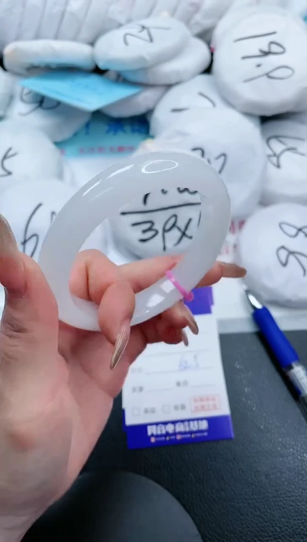 【闪购商品】石英质玉手镯未镶嵌10S52-62