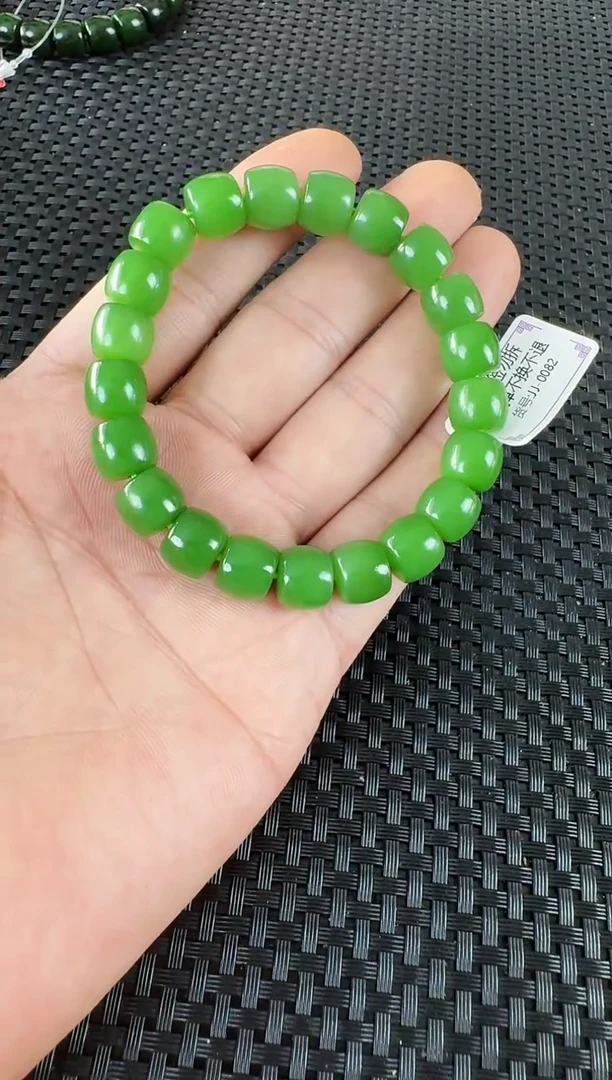 手串未镶嵌和田玉（碧玉）约9*10MM粉绿