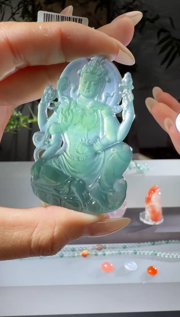 颈饰未镶嵌翡翠观音